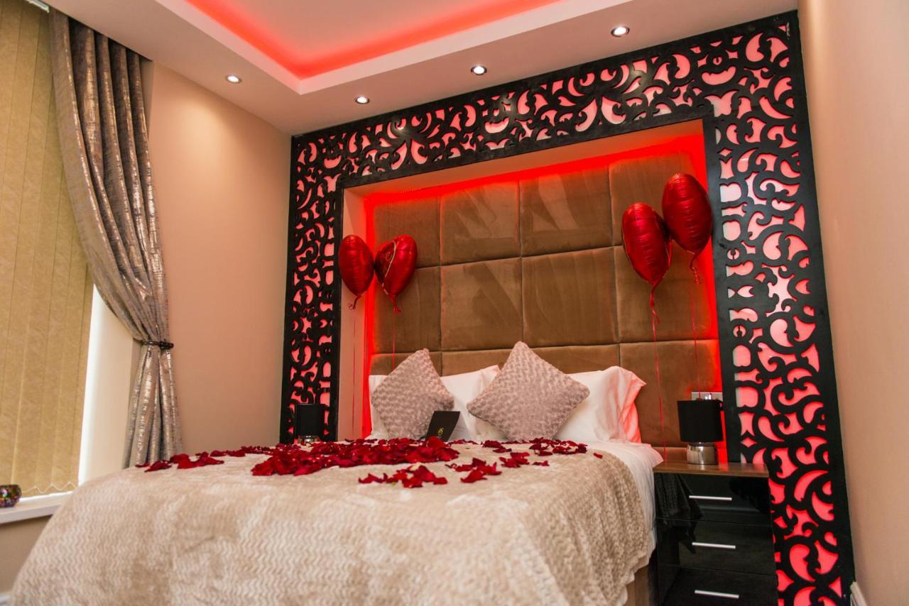 Aphrodite Suites Huddersfield Extérieur photo
