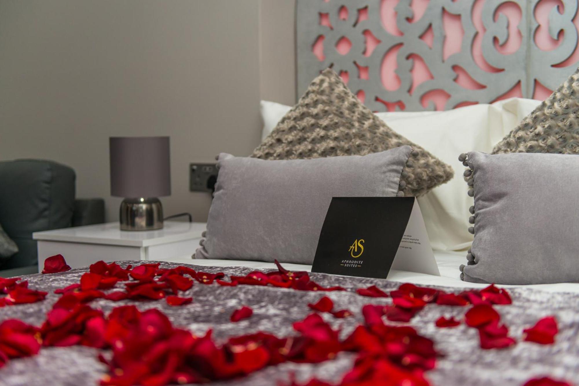 Aphrodite Suites Huddersfield Extérieur photo