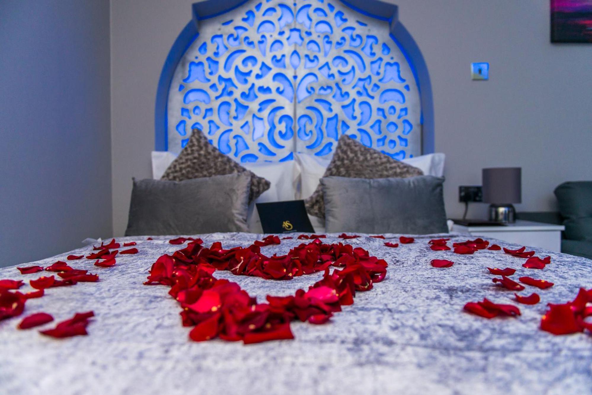 Aphrodite Suites Huddersfield Extérieur photo