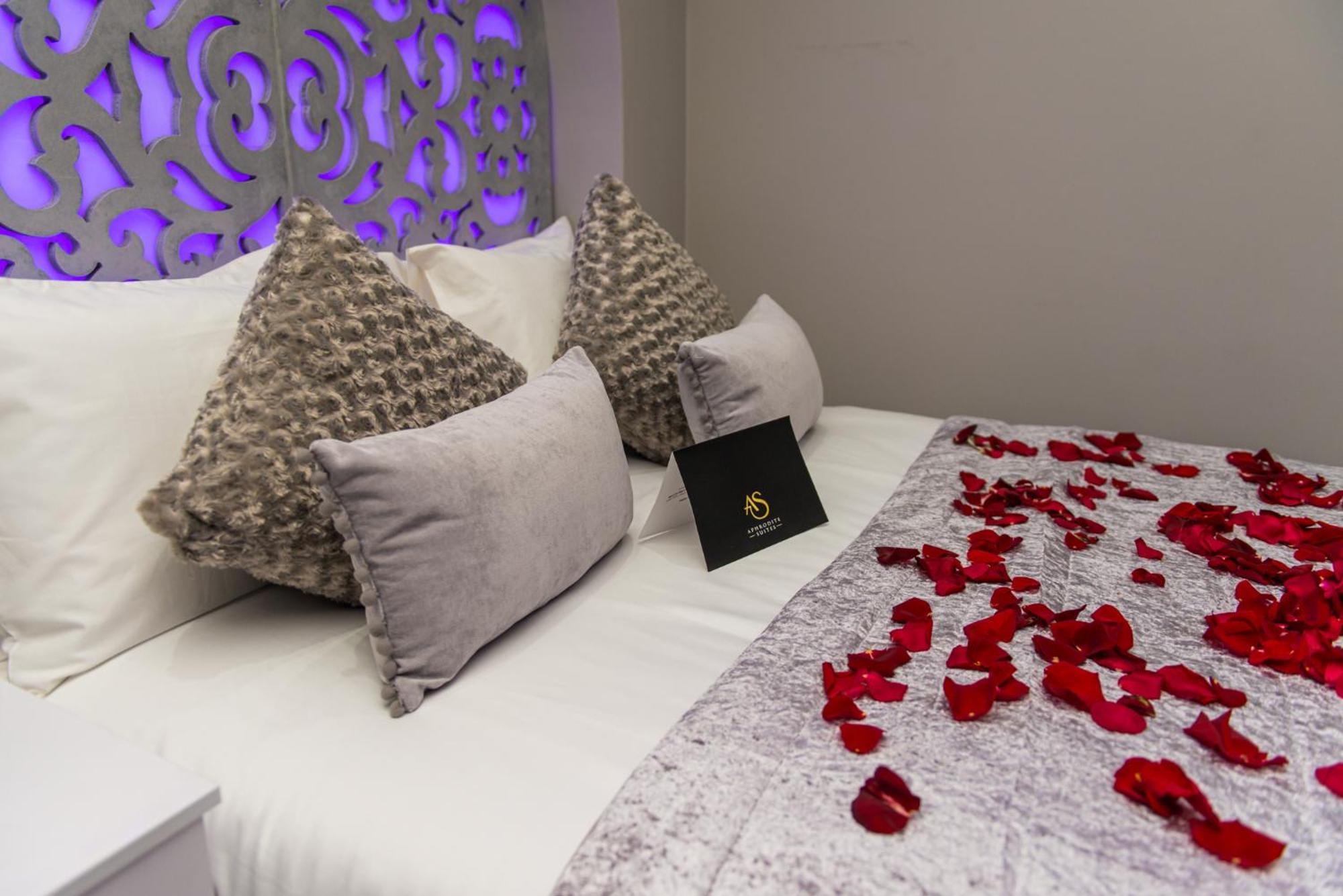 Aphrodite Suites Huddersfield Extérieur photo