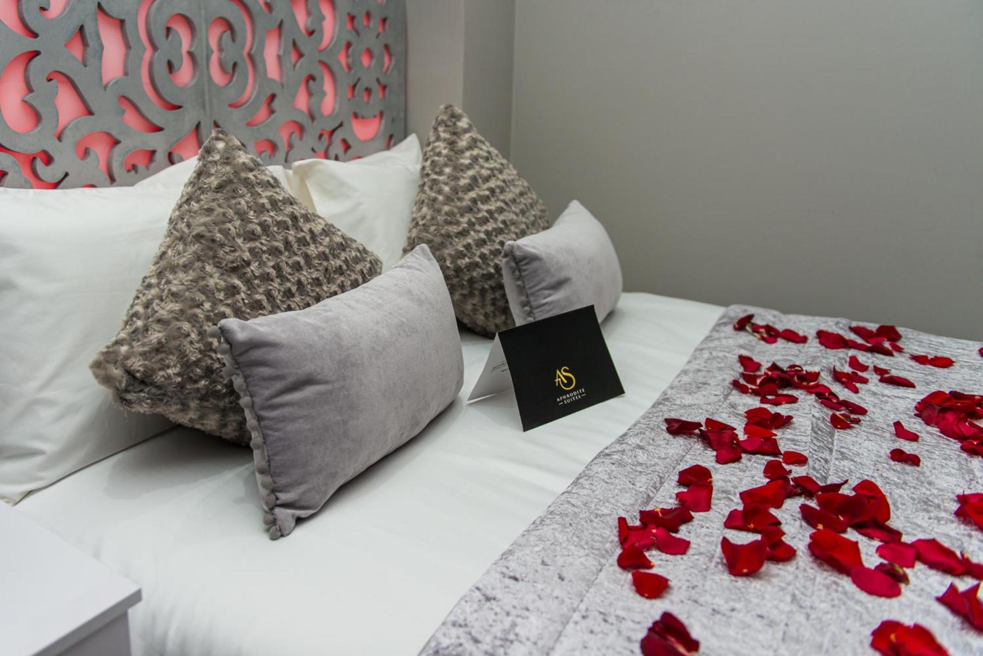 Aphrodite Suites Huddersfield Chambre photo