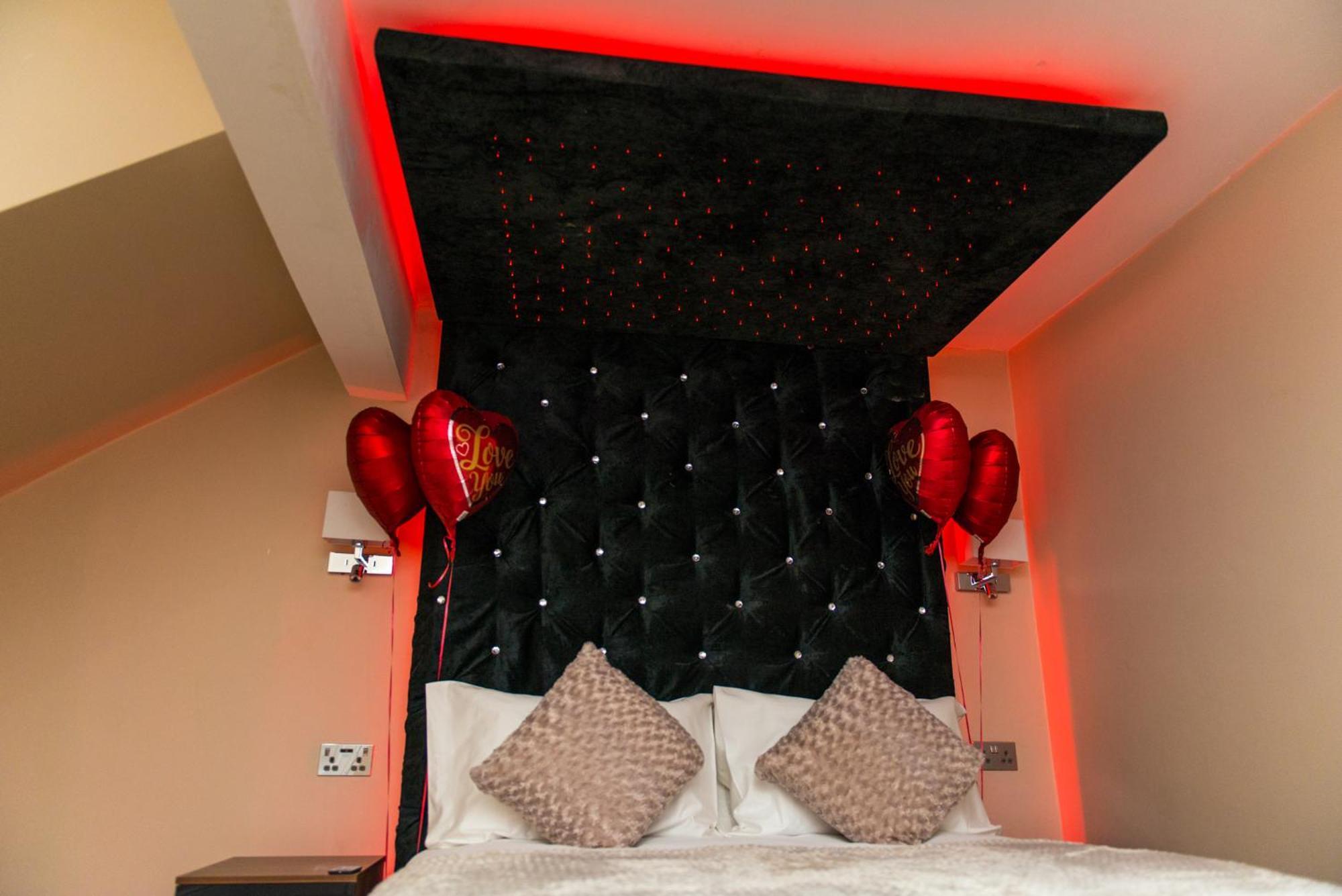 Aphrodite Suites Huddersfield Chambre photo