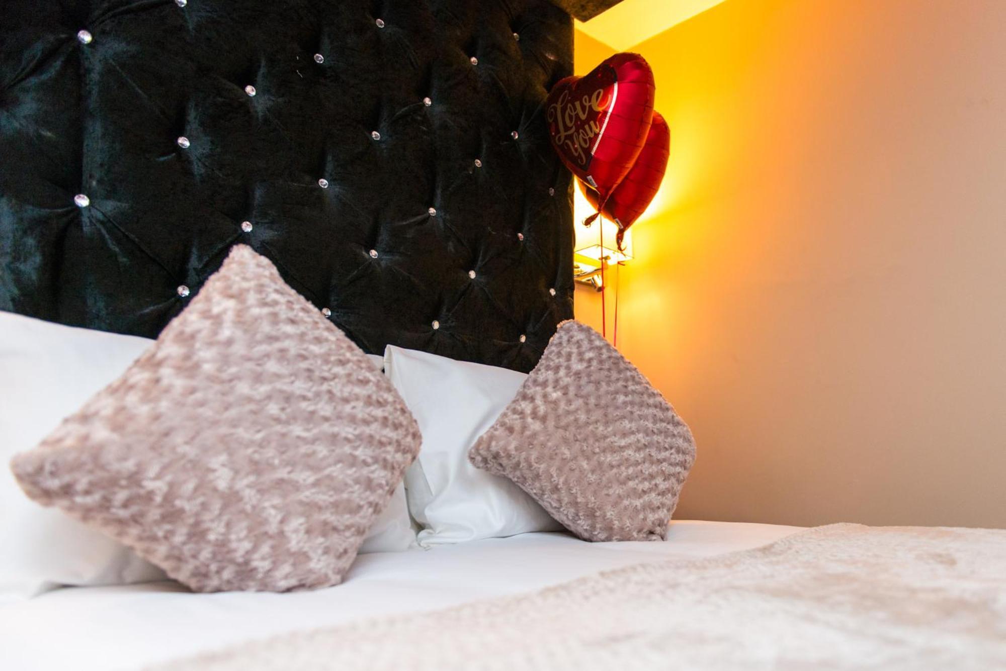 Aphrodite Suites Huddersfield Chambre photo