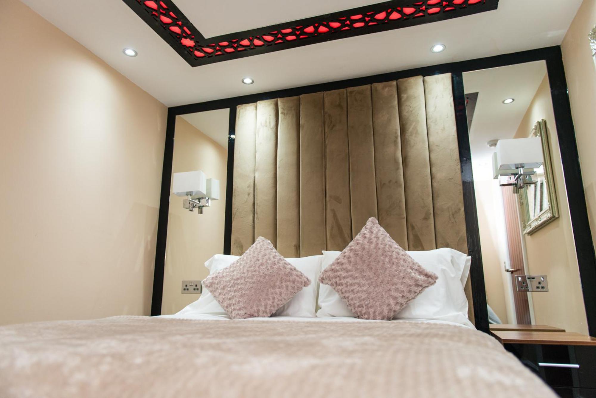 Aphrodite Suites Huddersfield Chambre photo
