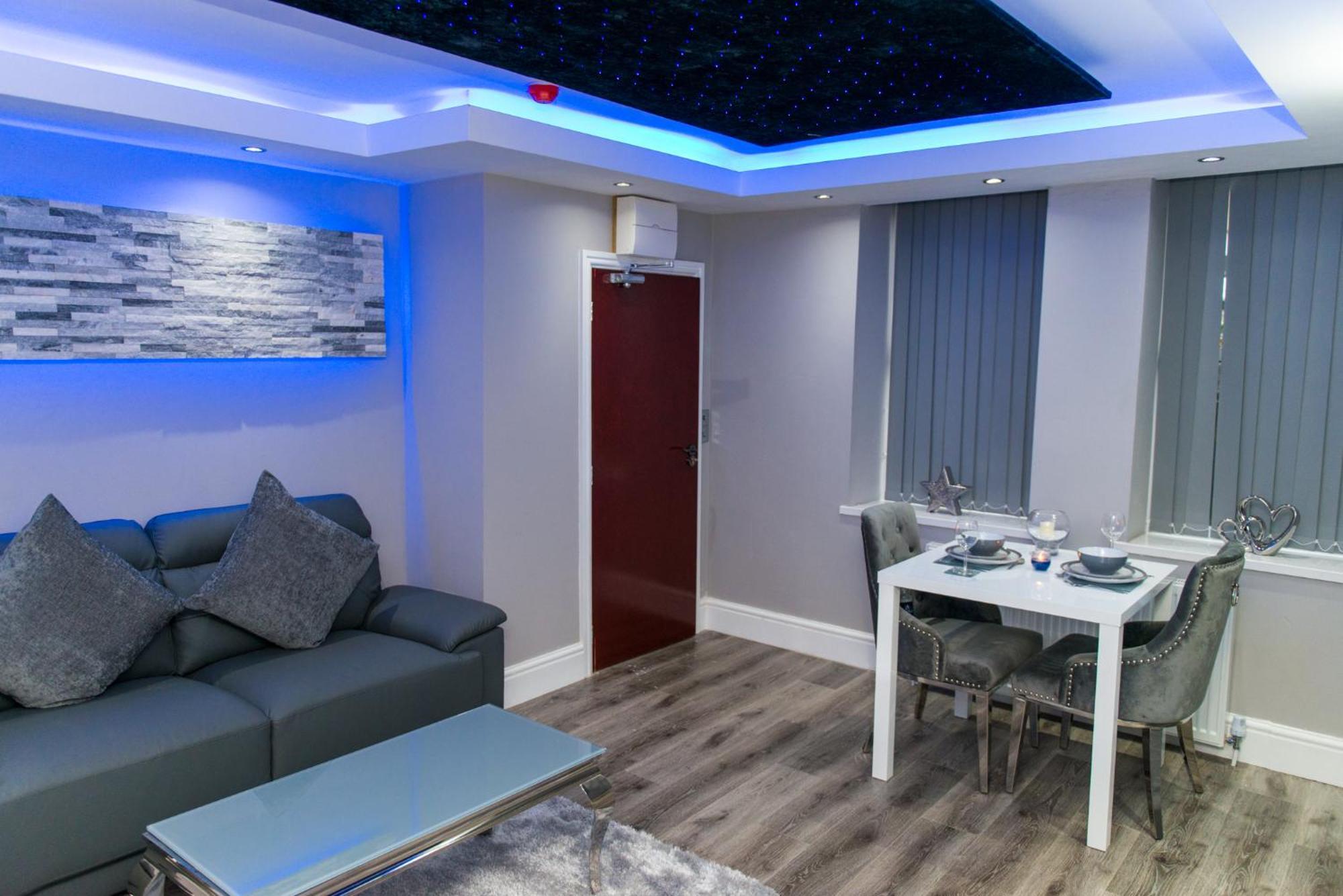 Aphrodite Suites Huddersfield Extérieur photo