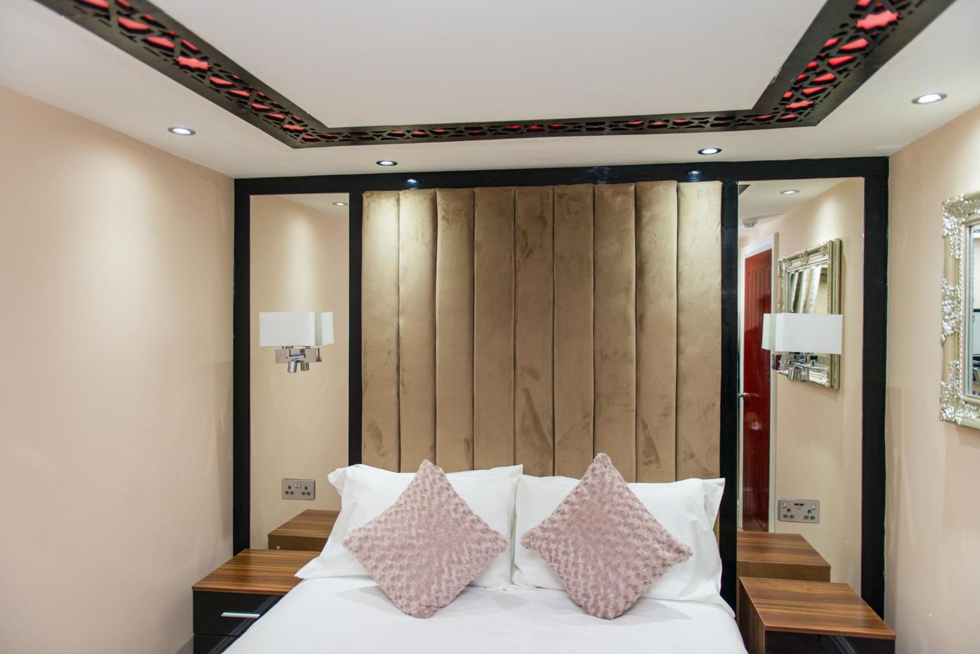 Aphrodite Suites Huddersfield Extérieur photo