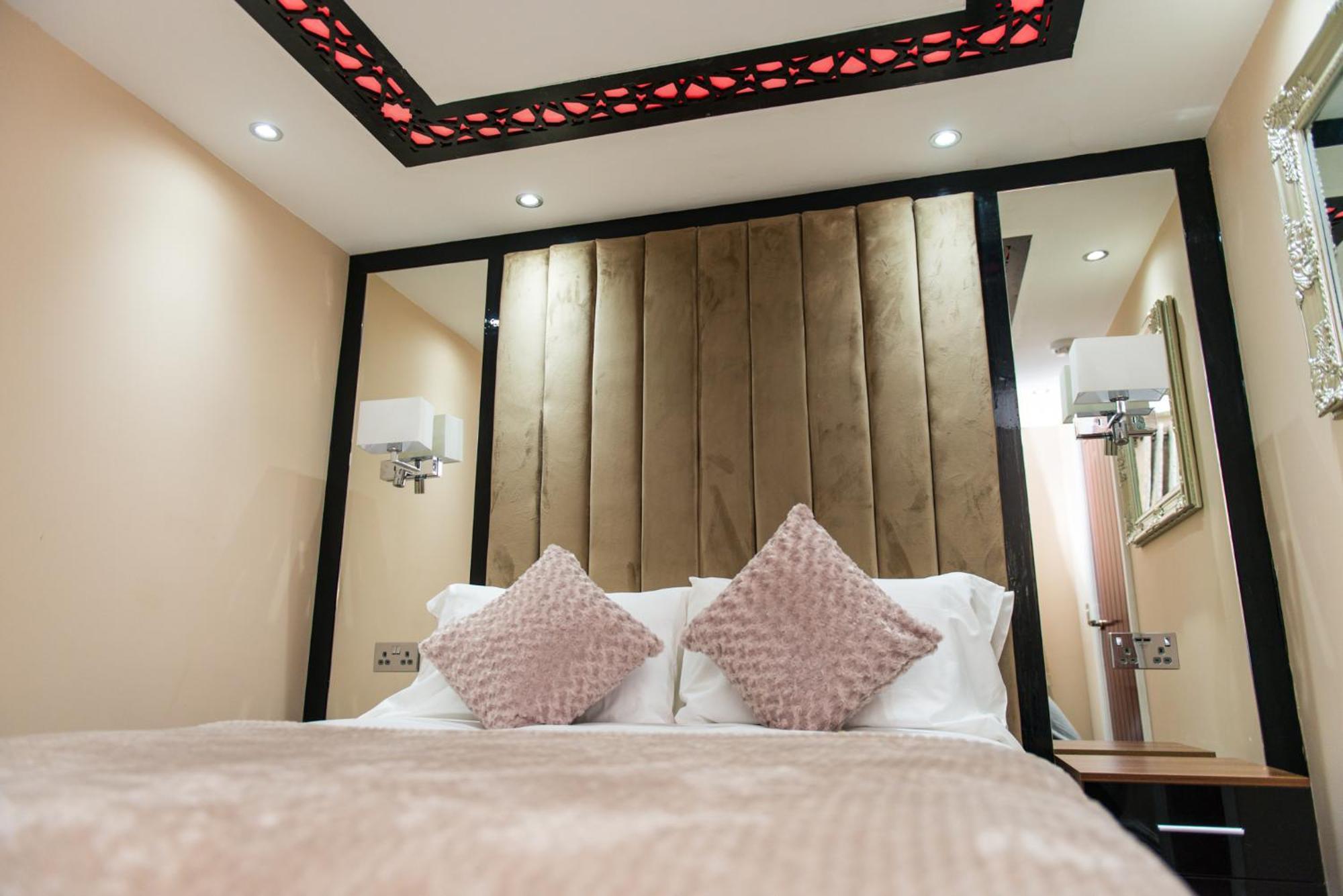 Aphrodite Suites Huddersfield Extérieur photo