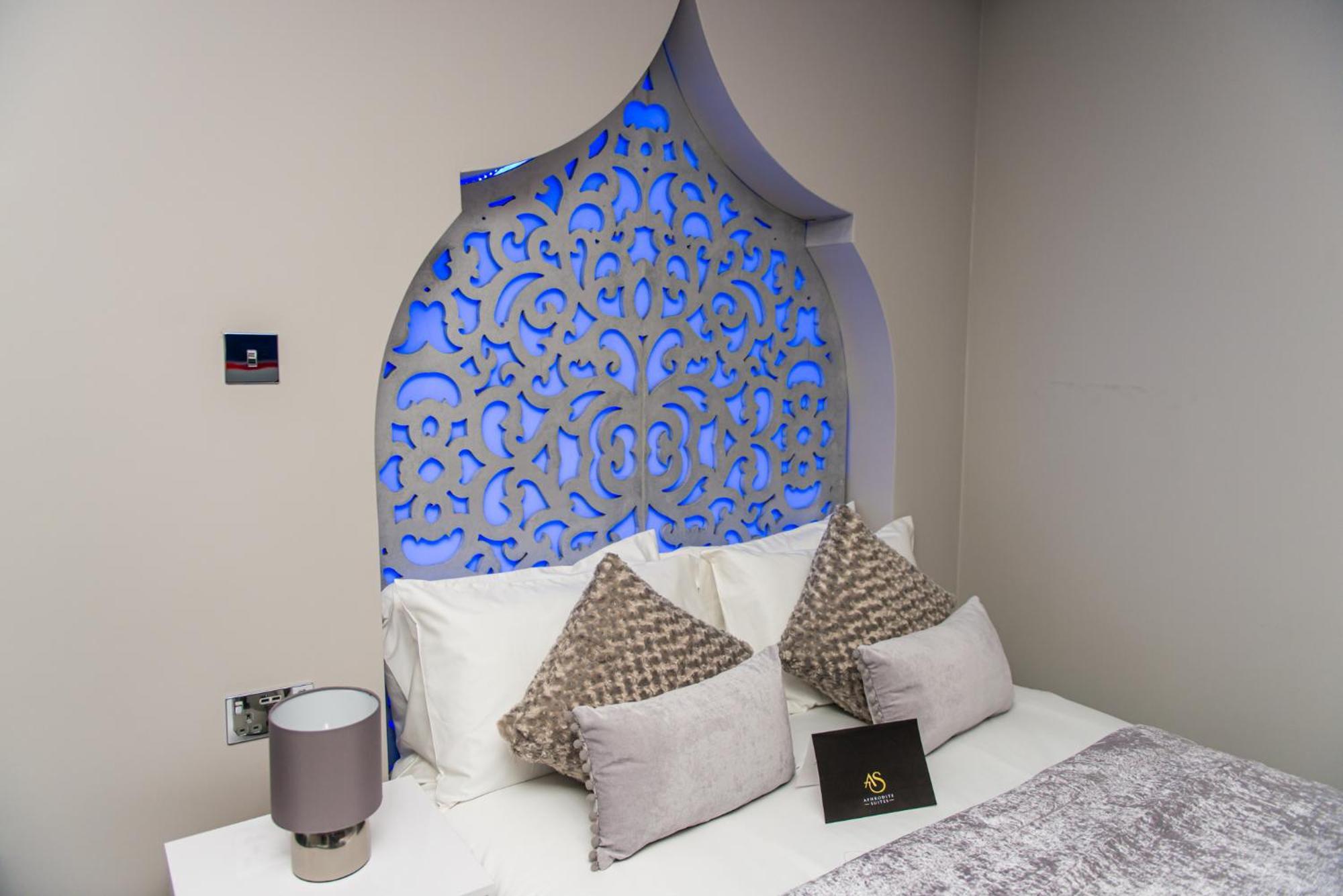 Aphrodite Suites Huddersfield Extérieur photo